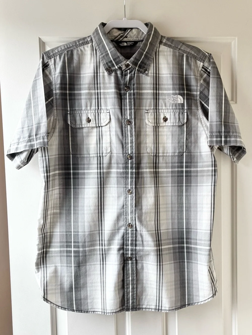 The North Face Men's Button-Up Shirt Short Sleeve Plaid Gray & White Size M